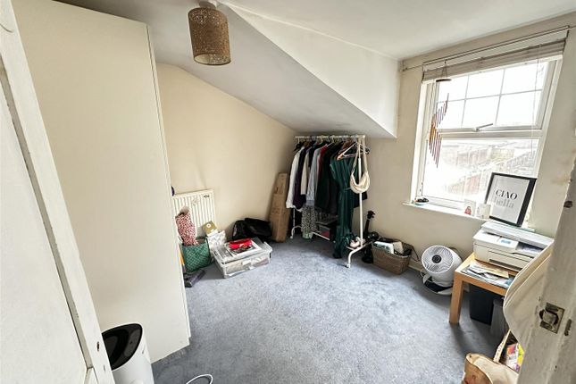 Property for sale in Bath Road, Hounslow