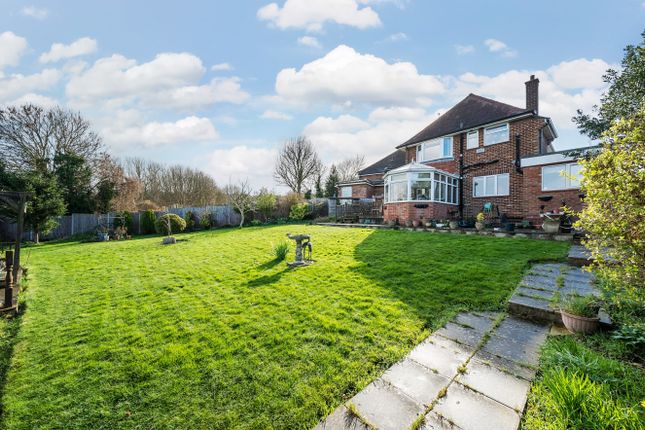 Detached house for sale in Pipers Croft, Dunstable, Bedfordshire