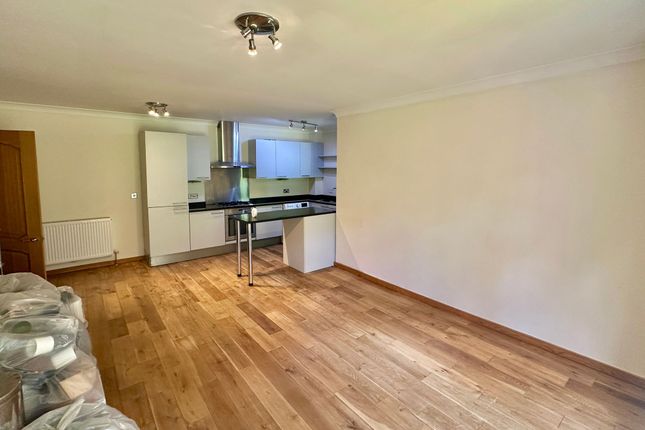 Apt 3, Moseley Court, Cheadle photo 3