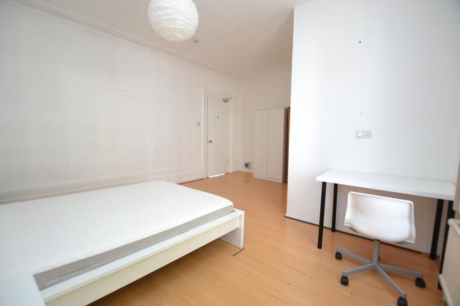 Thumbnail Room to rent in Burdett Road, Mile End, London