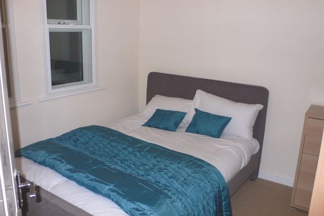 318, Whitehall Road, Leeds photo 5