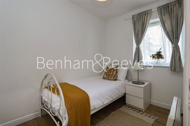 53, Pier Way, London photo 4