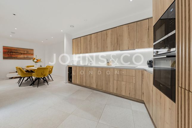 Cendal Crescent, London photo 3