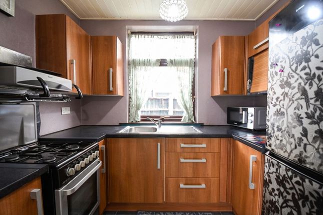 6 Orama Avenue, Salford photo 3