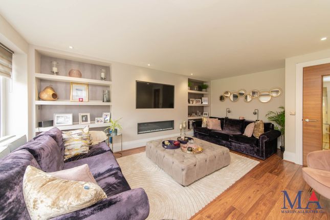 12, Red Road, Borehamwood photo 3