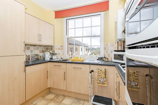 Flat 3, Glovers Court, Glovers Close, SHERBORNE photo 2