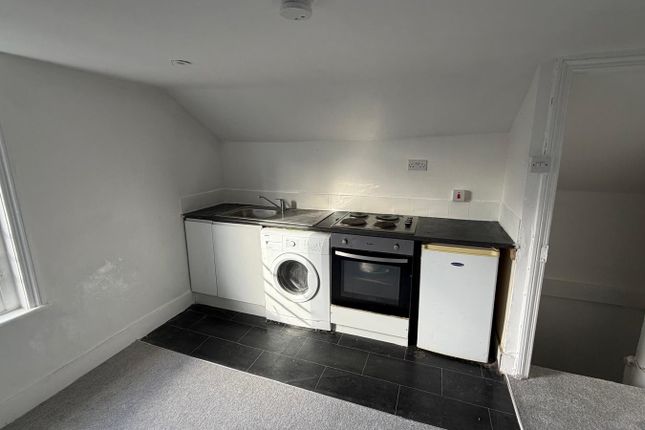 8 St James Park Road, London photo 3