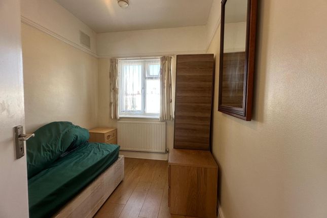 59, Vancouver Road, Edgware photo 5