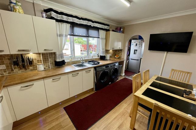 10, Sanderson Road, Darlington photo 3