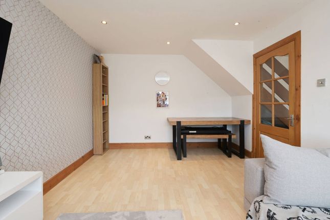 37, Meldrum Court, Dunfermline photo 4