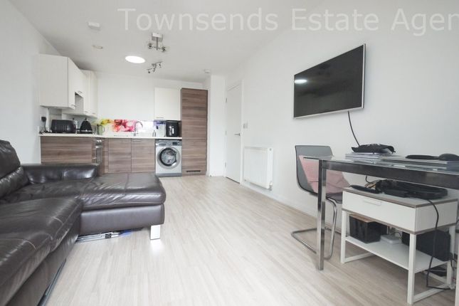 Flat 8, 76, High Street, Northwood photo 2