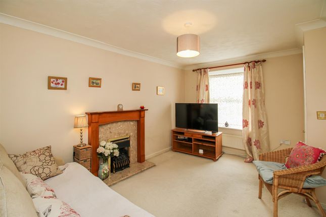 25, Foxhunters Way, Pontefract photo 4