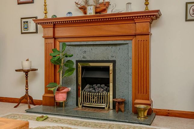 17, Loaning Crescent, Peebles photo 4