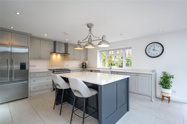 5, Beech Close, Hersham photo 4