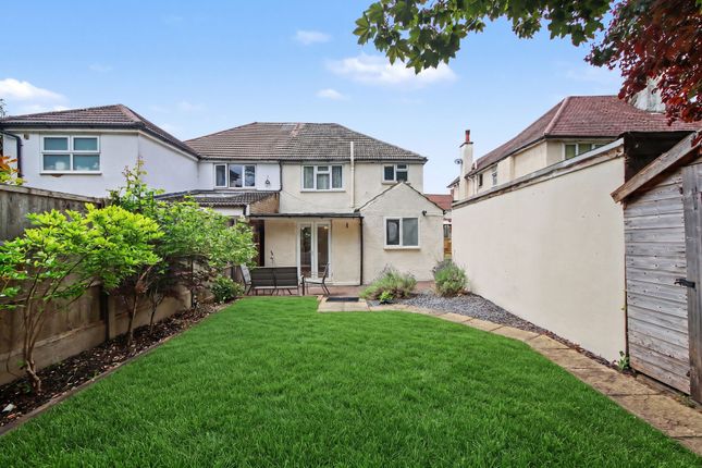 89 Aldenham Road, Bushey photo 4