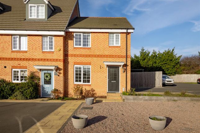 3-bed house on 57, Flint Close, Southam, £325,000