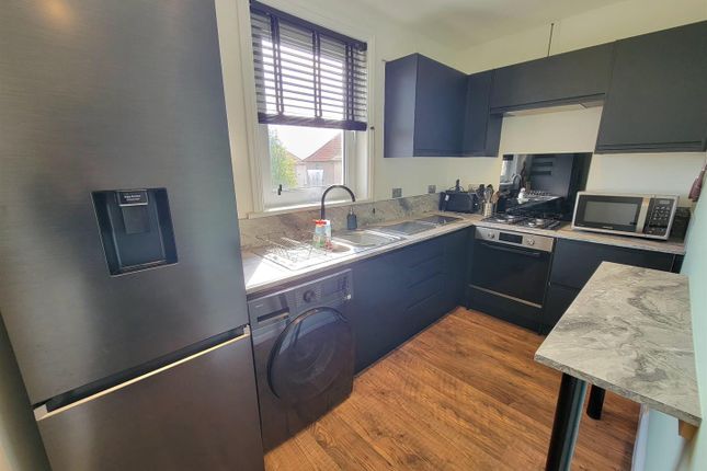 32, Henderson Park, Leven photo 4