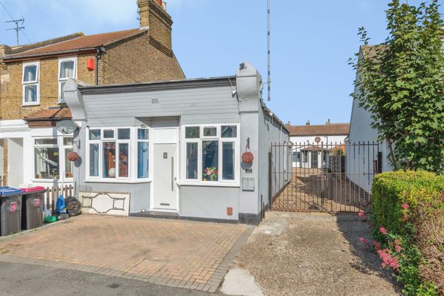 2-bed bungalow on 22, St. Andrews Road, Southend-on-Sea, £275,000