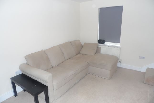 Maisonette to rent in Robson Road, London