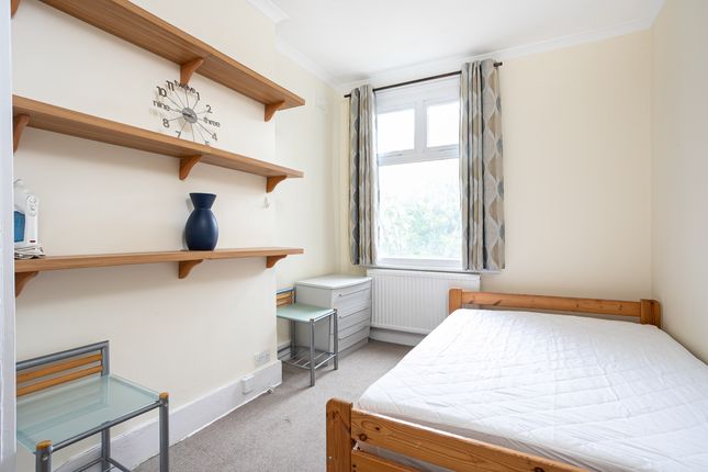 Gleneagle Road, London photo 4