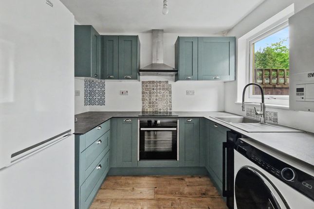 33 Holly Fold, Manchester photo 4