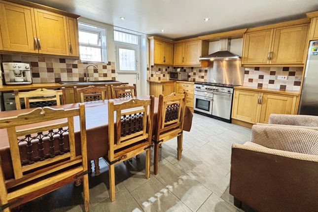 225, Parkside Road, Bradford photo 2