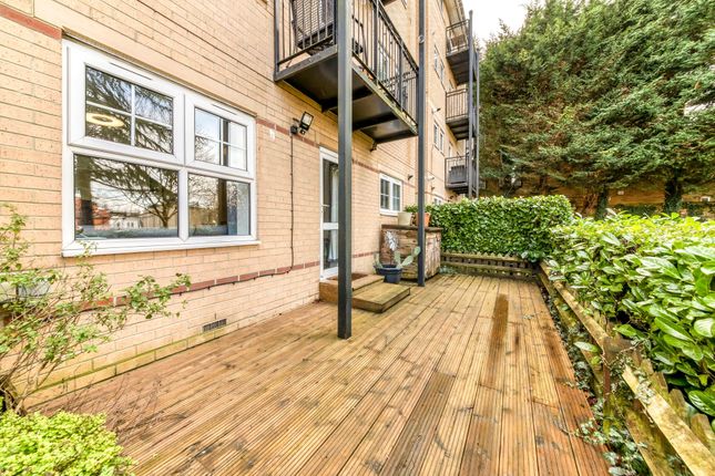 Flat 2, Marlborough Court 2a Birdhurst Road, South Croydon photo 2