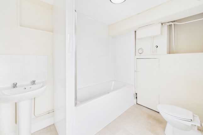 44A, High Street, Stonehouse photo 4