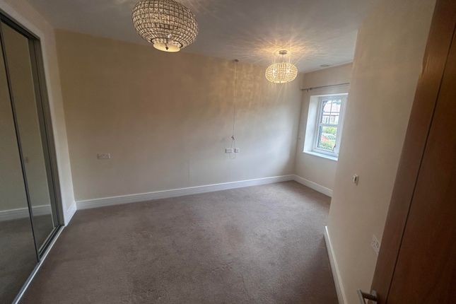 Flat to rent in Four Ashes Road, Solihull
