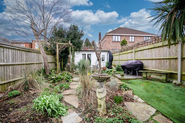 End terrace house for sale in Chalk Hill, West End, Southampton