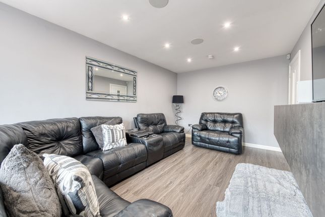 59 Breichwater Place, Fauldhouse photo 3