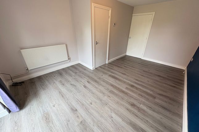 72, Ilkeston photo 5