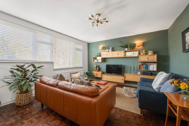 10, Ridgemount, Weybridge photo 2