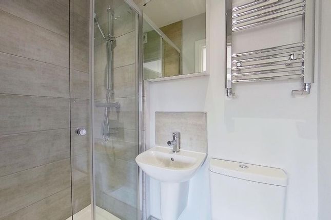 27, Bushey Road, Wimbledon Chase photo 4