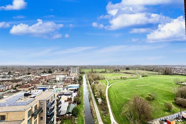 5 New Road, Feltham photo 4