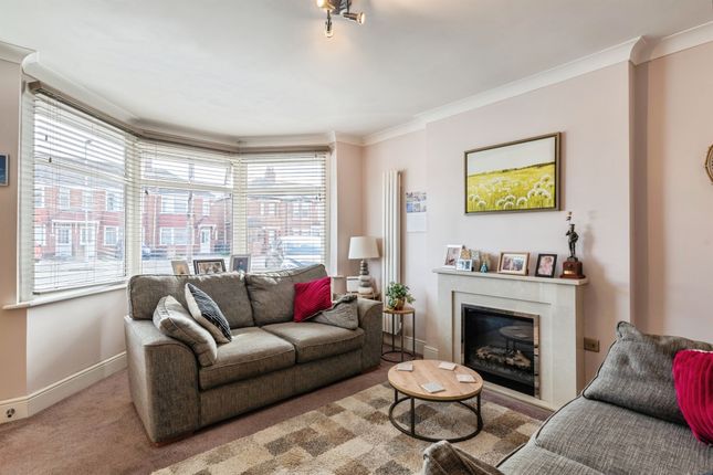 14, Reldene Drive, Hull photo 2