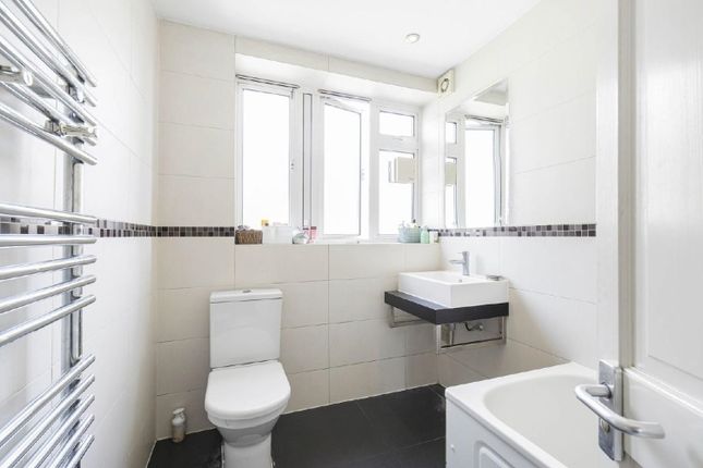 Flat to rent in Old Brompton Road, London
