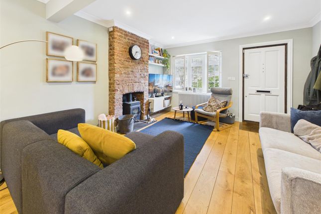 16, Spring Gardens, West Molesey photo 3