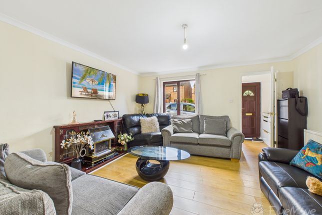 10, MELROSE CLOSE, BORDON photo 3