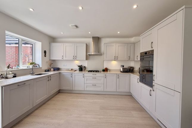 23 Equestrian Court, Arborfield Green, Reading photo 4
