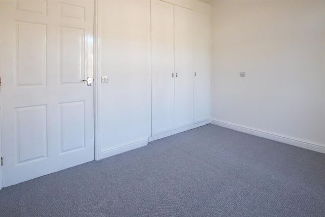 15, St Andrews Court, Altrincham photo 2