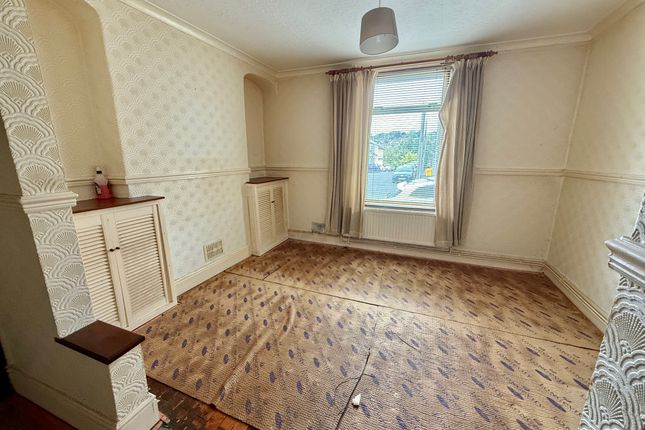 10, Dan-Y-Parc, Merthyr Tydfil photo 3