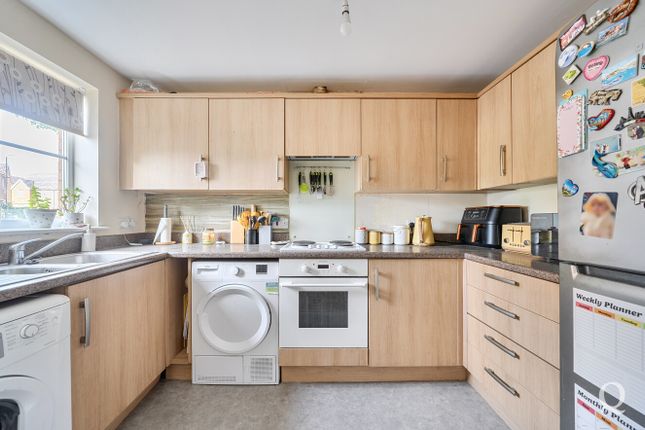 37, Samuel Drive, Sittingbourne photo 2