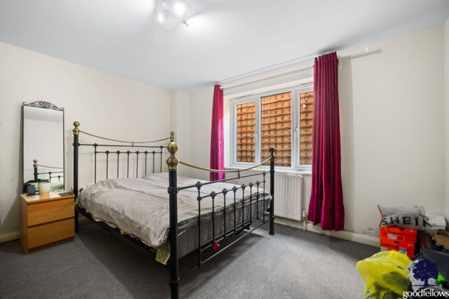 Flat 1, 322 Sutton Common Road, Surrey photo 4