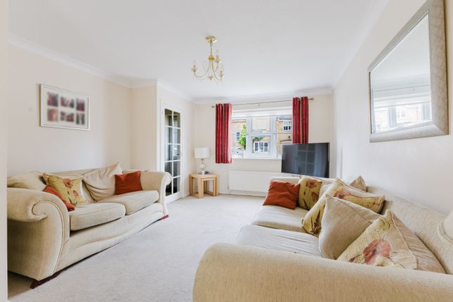 4, Campion Close, Watford photo 3