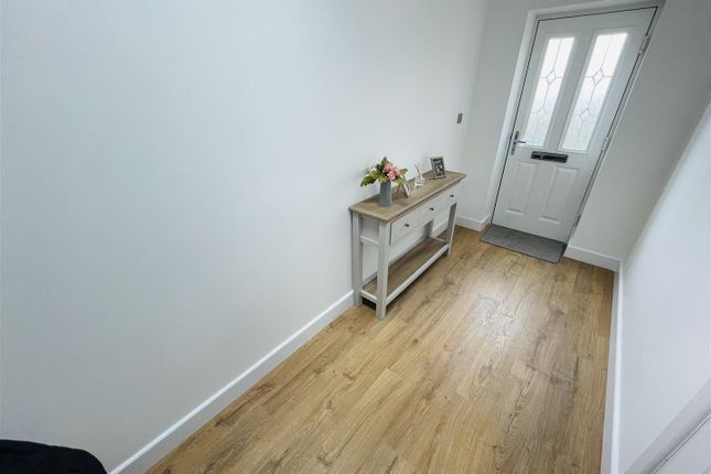 1, Foxhills Close, Whitestone photo 2