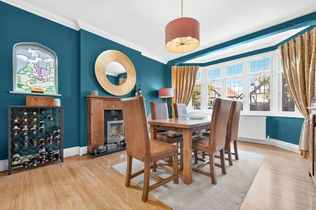 9 Malvern Drive, Woodford Green photo 3