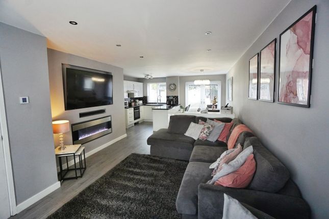 6, Margaret Vale, Ocker Hill, Tipton photo 2