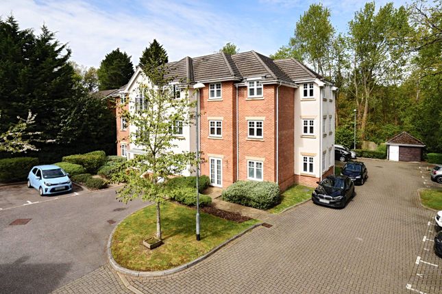 Flat for sale in Lightwater, Surrey