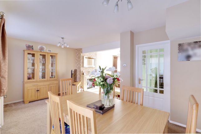 20, Kenway, Rainham photo 3